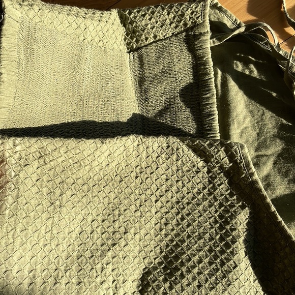 Textured cotton, olive halter top with beaded ties - Picture 4 of 6
